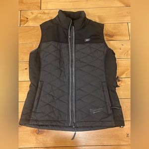 Milwaukee Black Heated Women’s Axis Vest with battery/charger - Size S